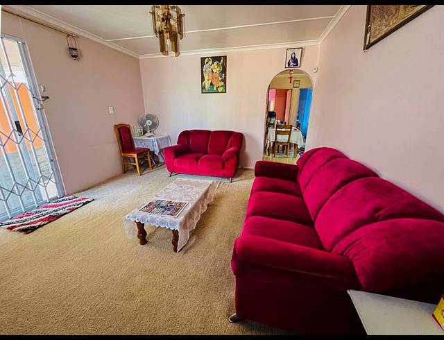 3 BEDROOM HOUSE FOR SALE IN EARLSFIELD